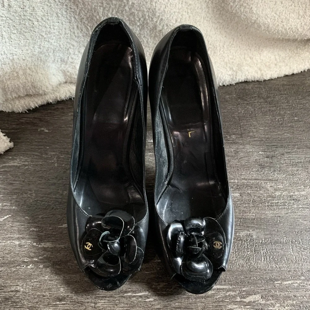 CHANEL Rare‎ Black Lambskin Camellia Stiletto Chain Heel Size 40